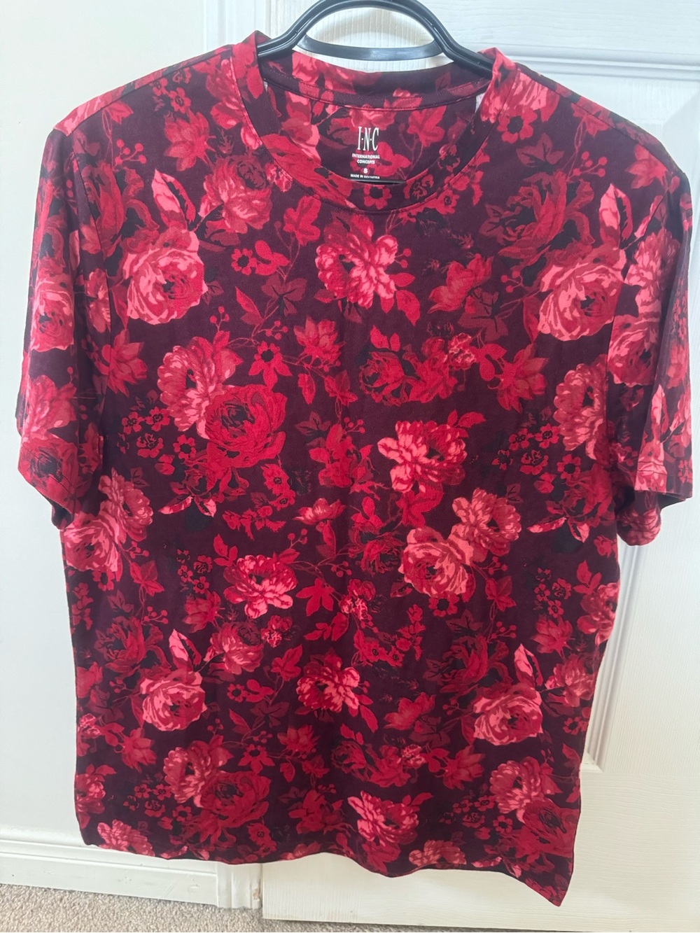 Red Floral Crewneck Shirt, Brand new with tag👚